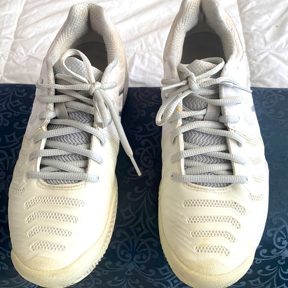 Asics White Cream tennis shoes/Sneakers